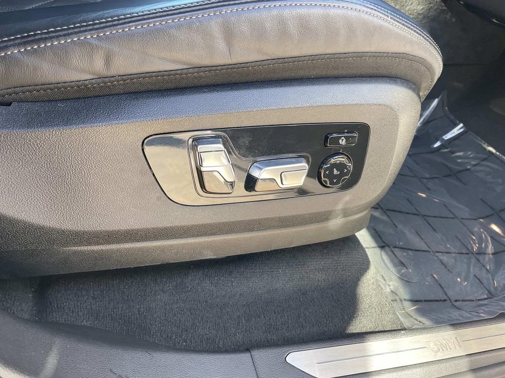 Used 2023 BMW X7 xDrive40i w/ Premium Package AWD/4WD image 28