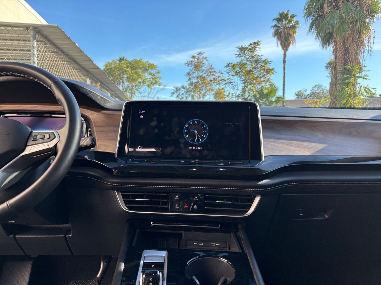 Used 2025 Volkswagen Atlas SE image 18