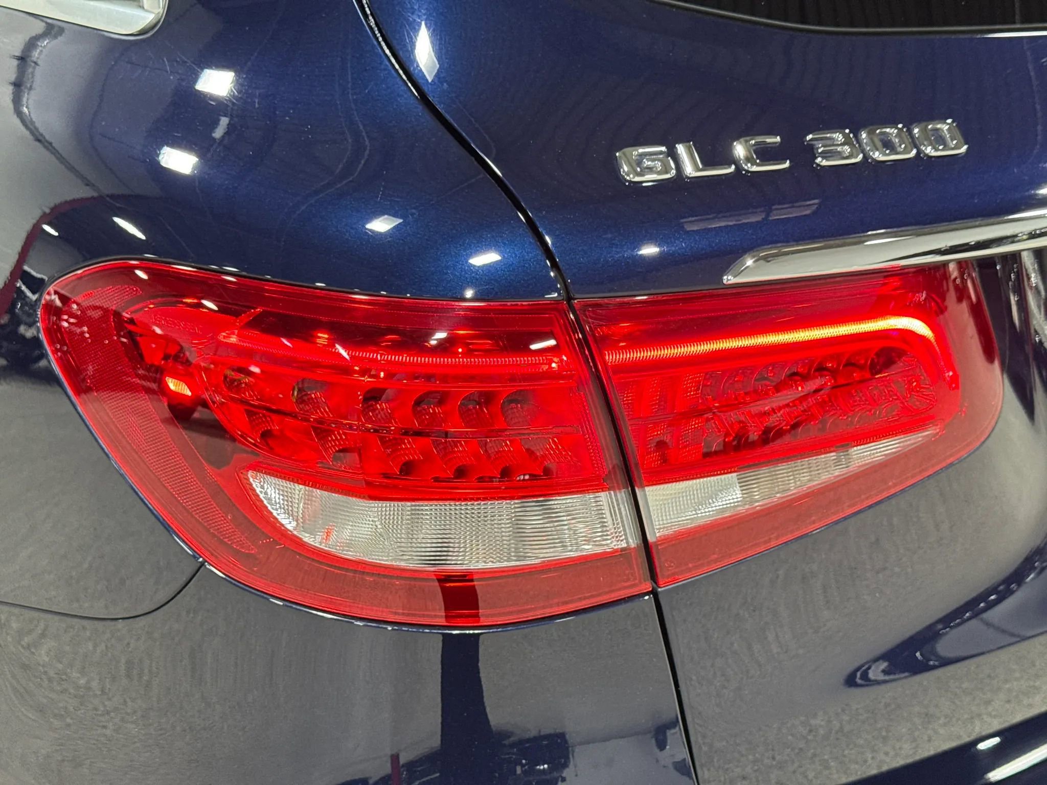 Used 2019 Mercedes-Benz GLC 300 4MATIC w/ Premium Package image 73