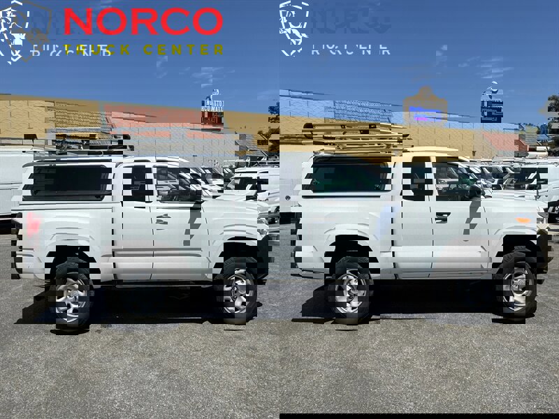 Used 2020 Toyota Tacoma SR image 1