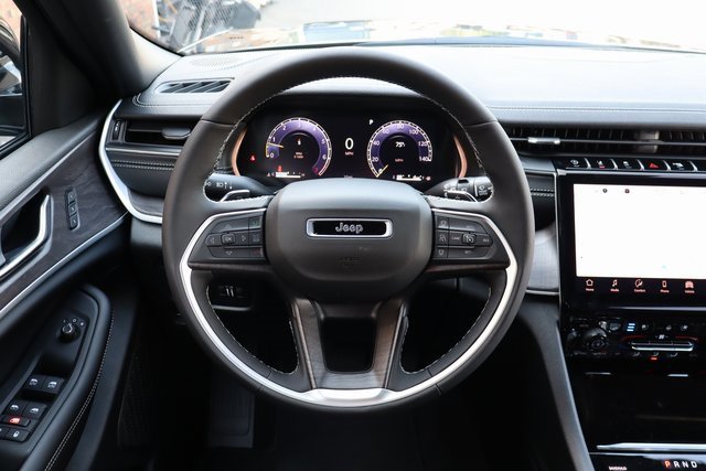 New 2025 Jeep Grand Cherokee Limited w/ Luxury Tech Group II image 17