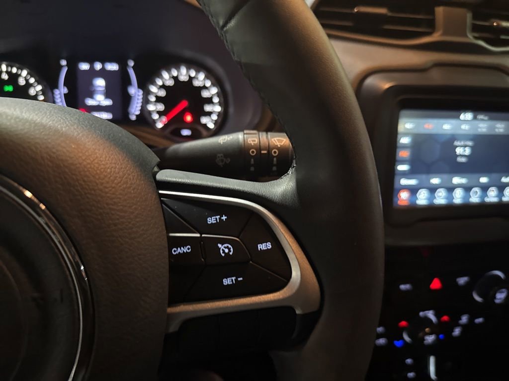 Used 2018 Jeep Renegade Latitude image 50