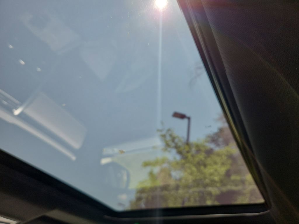 New 2025 Land Rover Discovery Dynamic SE image 27