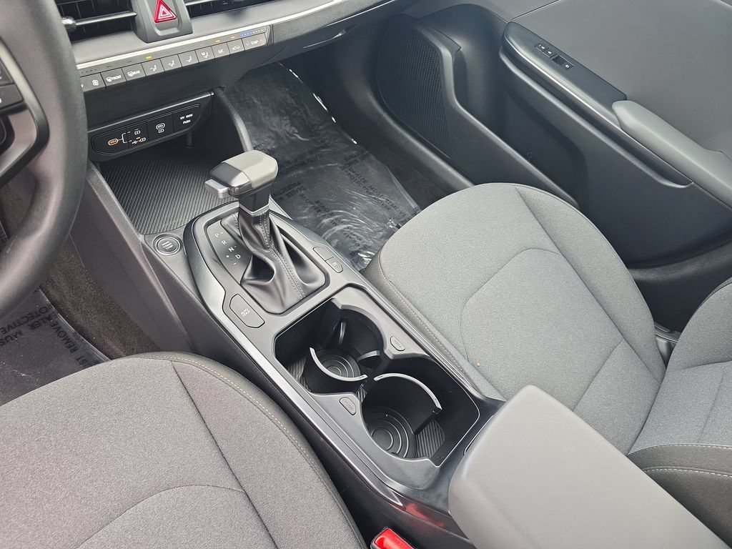Used 2025 Kia K4 FWD image 21