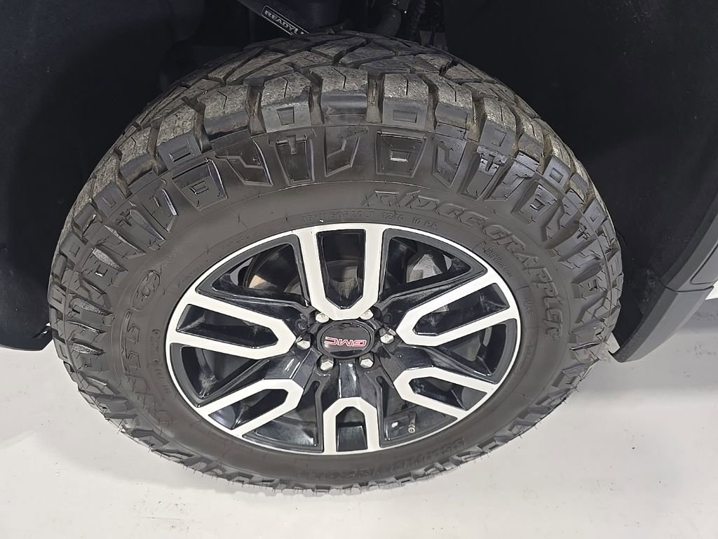 Used 2024 GMC Sierra 1500 AT4 w/ Technology Package image 4