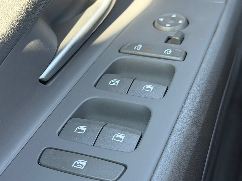 Used 2025 Hyundai Elantra SEL FWD image 18