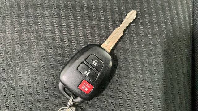 Used 2016 Toyota RAV4 LE AWD/4WD image 26