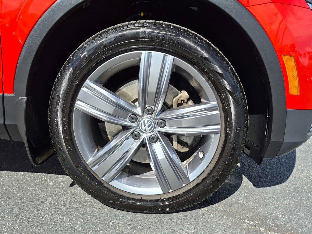 Used 2019 Volkswagen Tiguan SEL Premium w/ 3rd Row Seat Package image 9