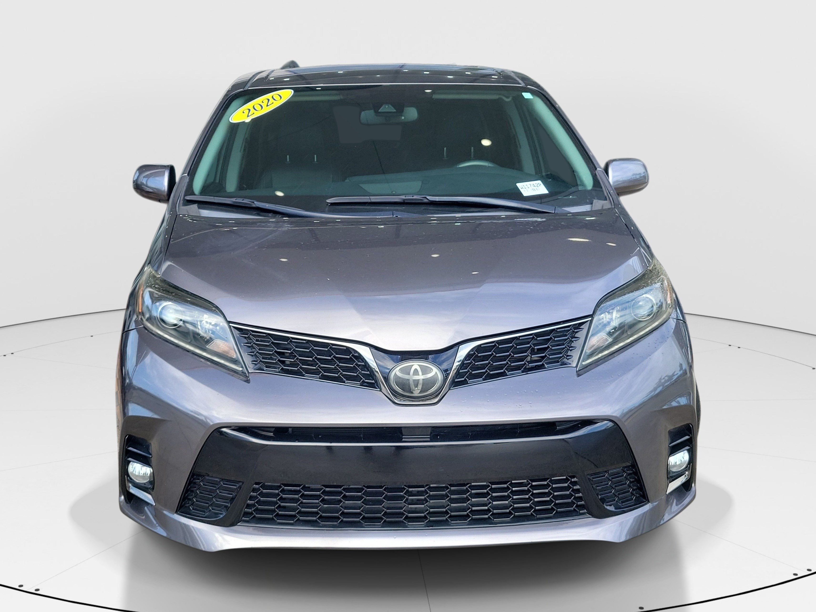 Used 2020 Toyota Sienna SE FWD image 2