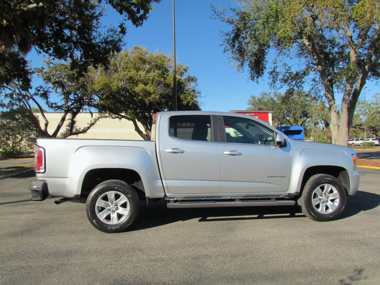 Used 2015 GMC Canyon SLE w/ SLE Convenience Package image 9