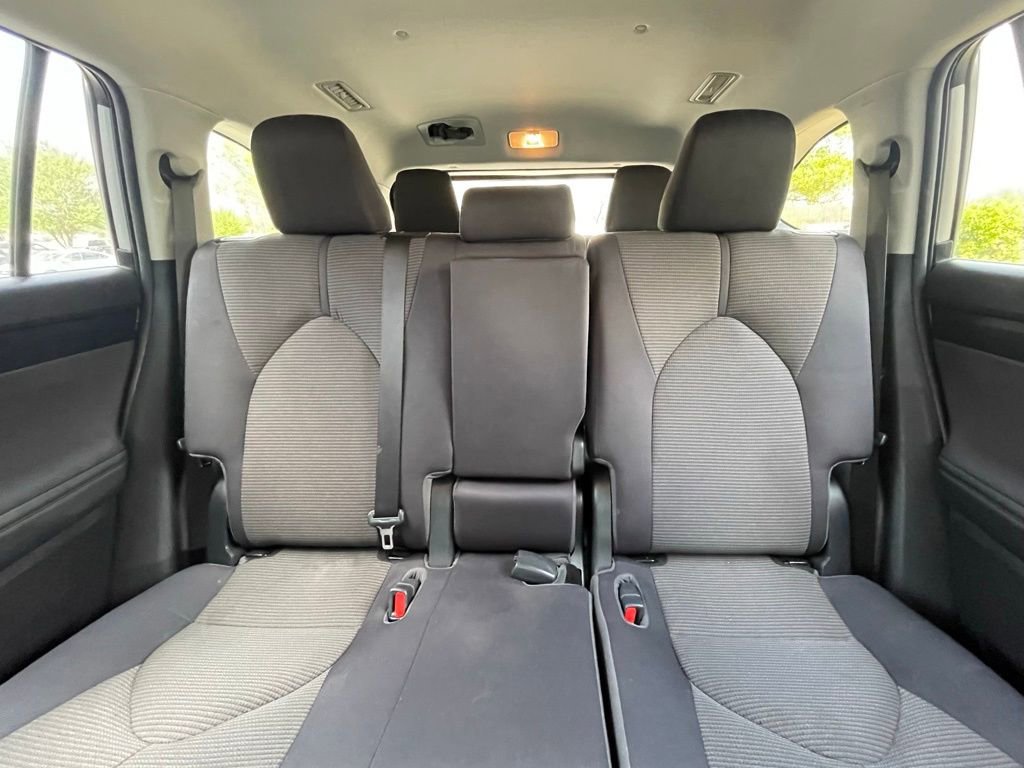 Used 2023 Toyota Highlander LE image 30