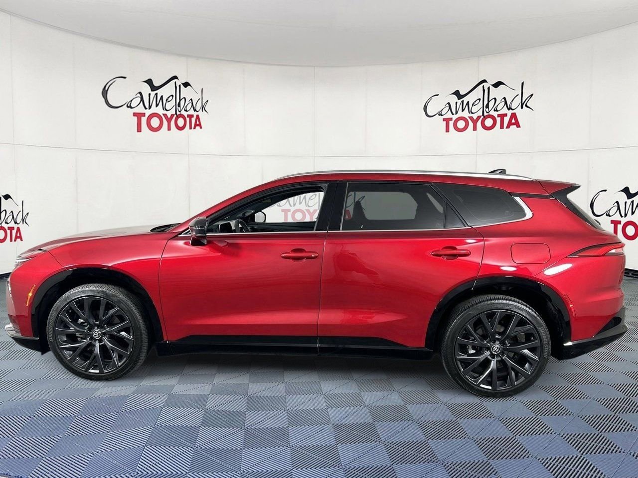 Used 2025 Toyota Crown Signia w/ Advanced Technology Package AWD/4WD image 4