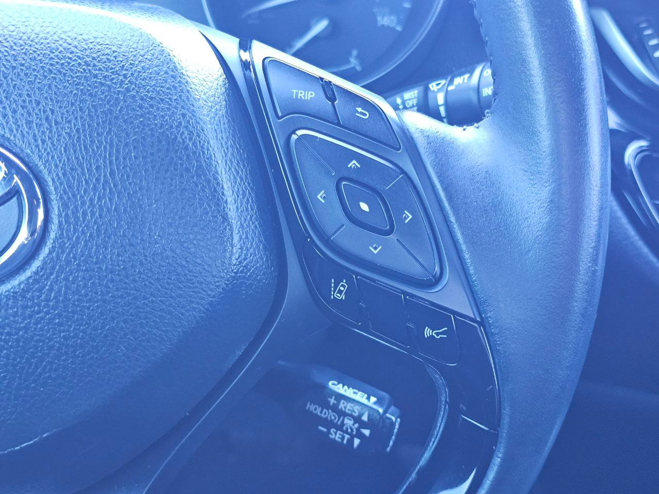 Used 2020 Toyota C-HR XLE image 23