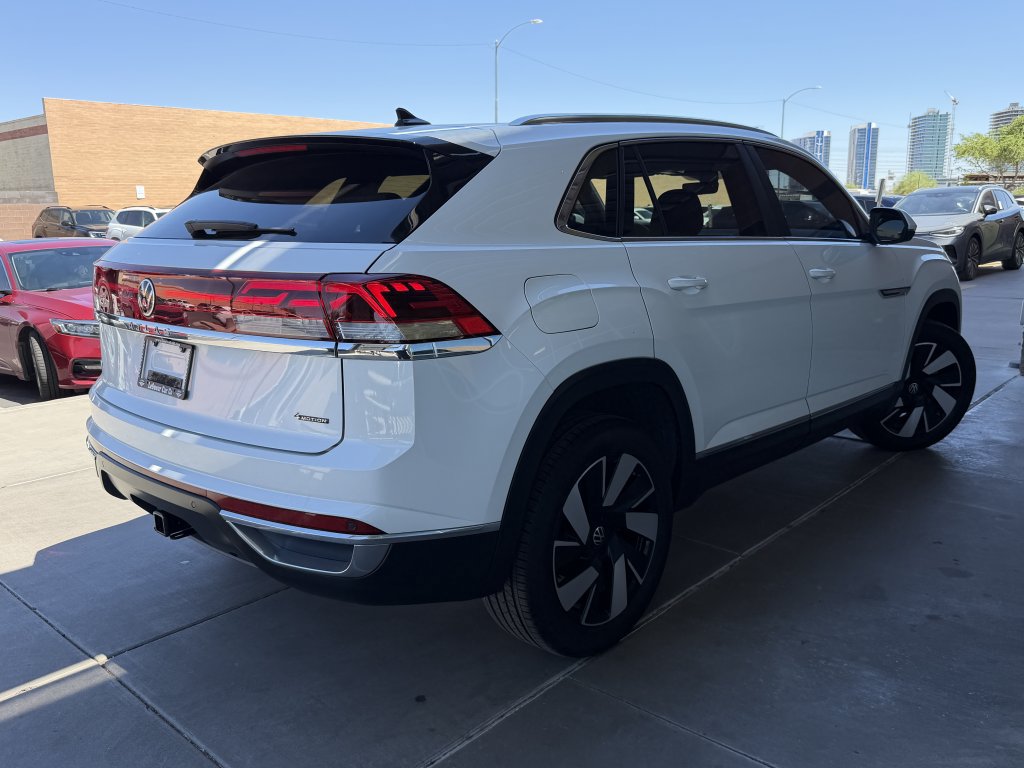 Used 2024 Volkswagen Atlas Cross Sport SEL AWD/4WD image 4
