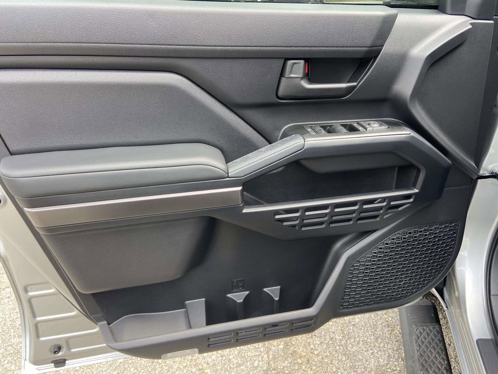 Used 2025 Toyota 4Runner SR5 AWD/4WD image 15
