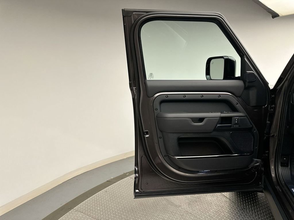 Certified 2025 Land Rover Defender 110 image 9