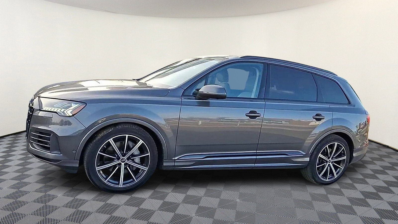 Used 2024 Audi Q7 3.0T Prestige image 4