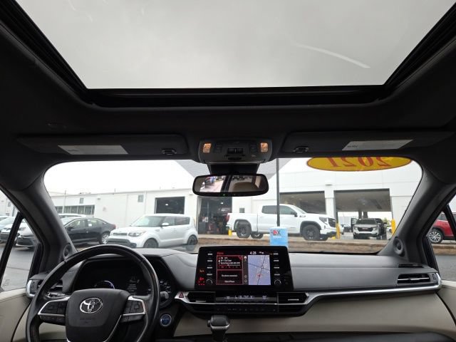 Used 2021 Toyota Sienna XLE w/ XLE Plus Package FWD image 26