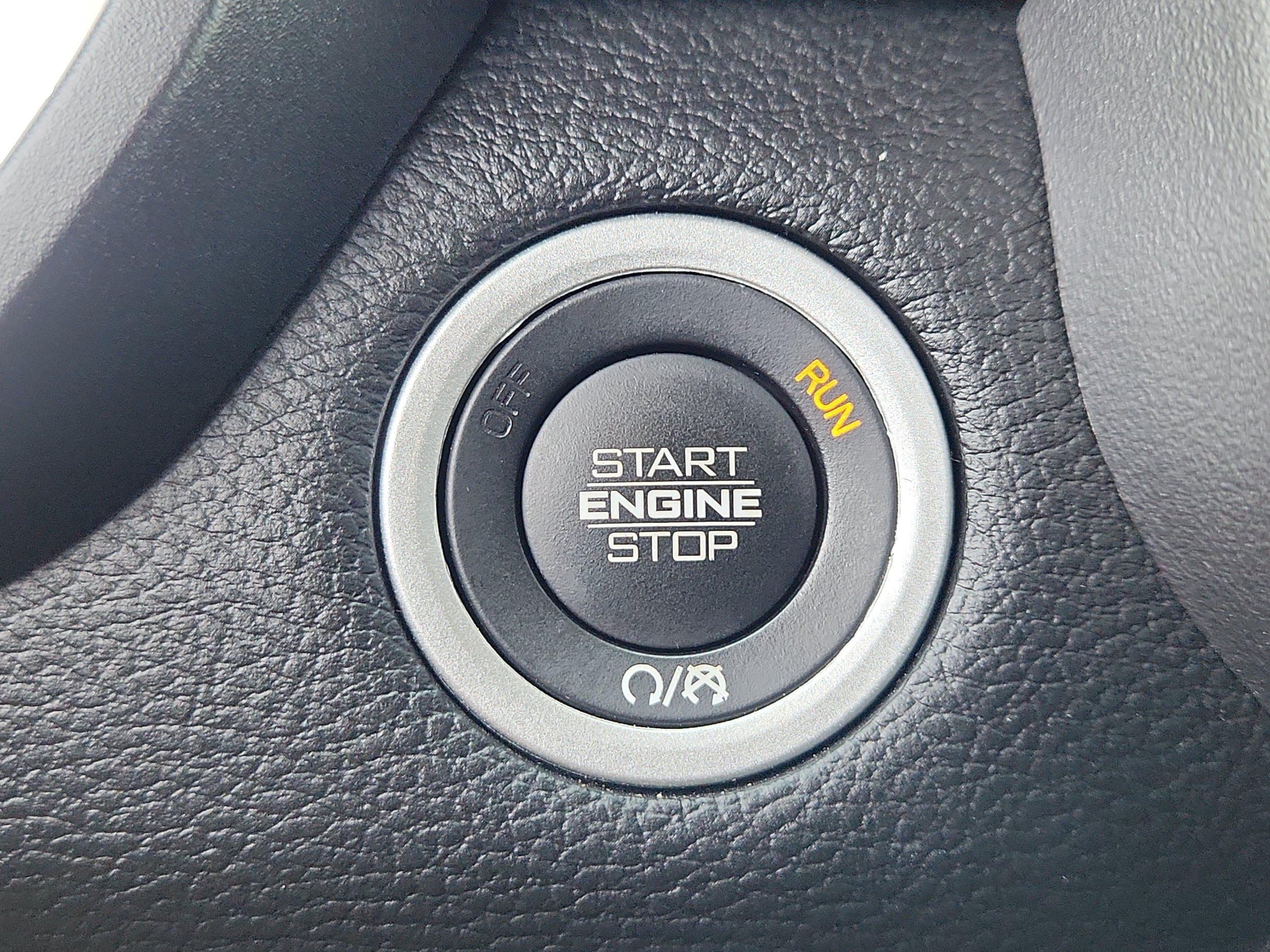 Used 2025 RAM 1500 Laramie AWD/4WD image 23