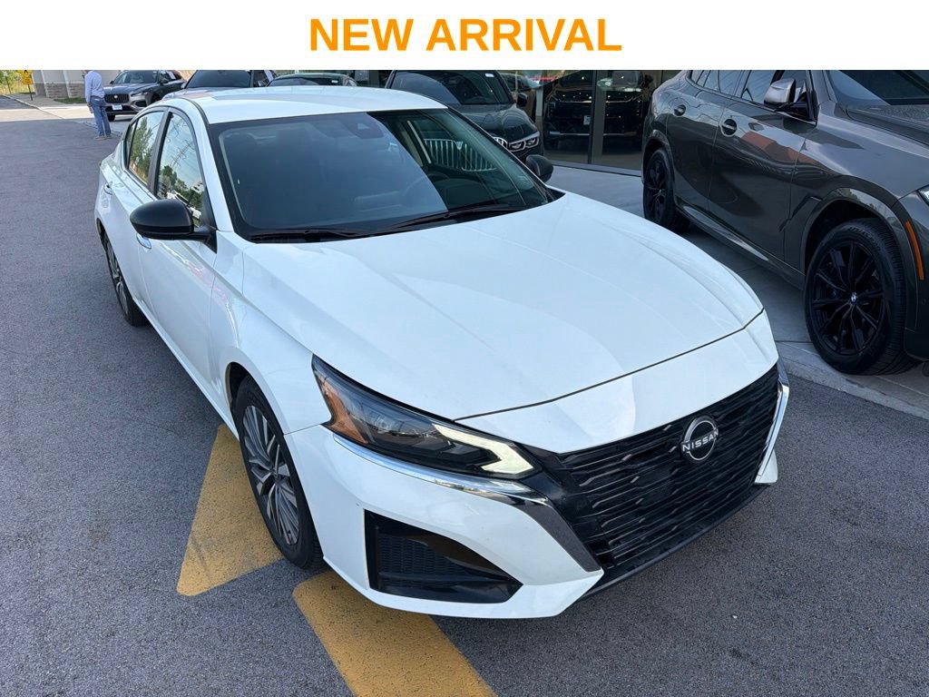 Used 2025 Nissan Altima 2.5 SV FWD image 1