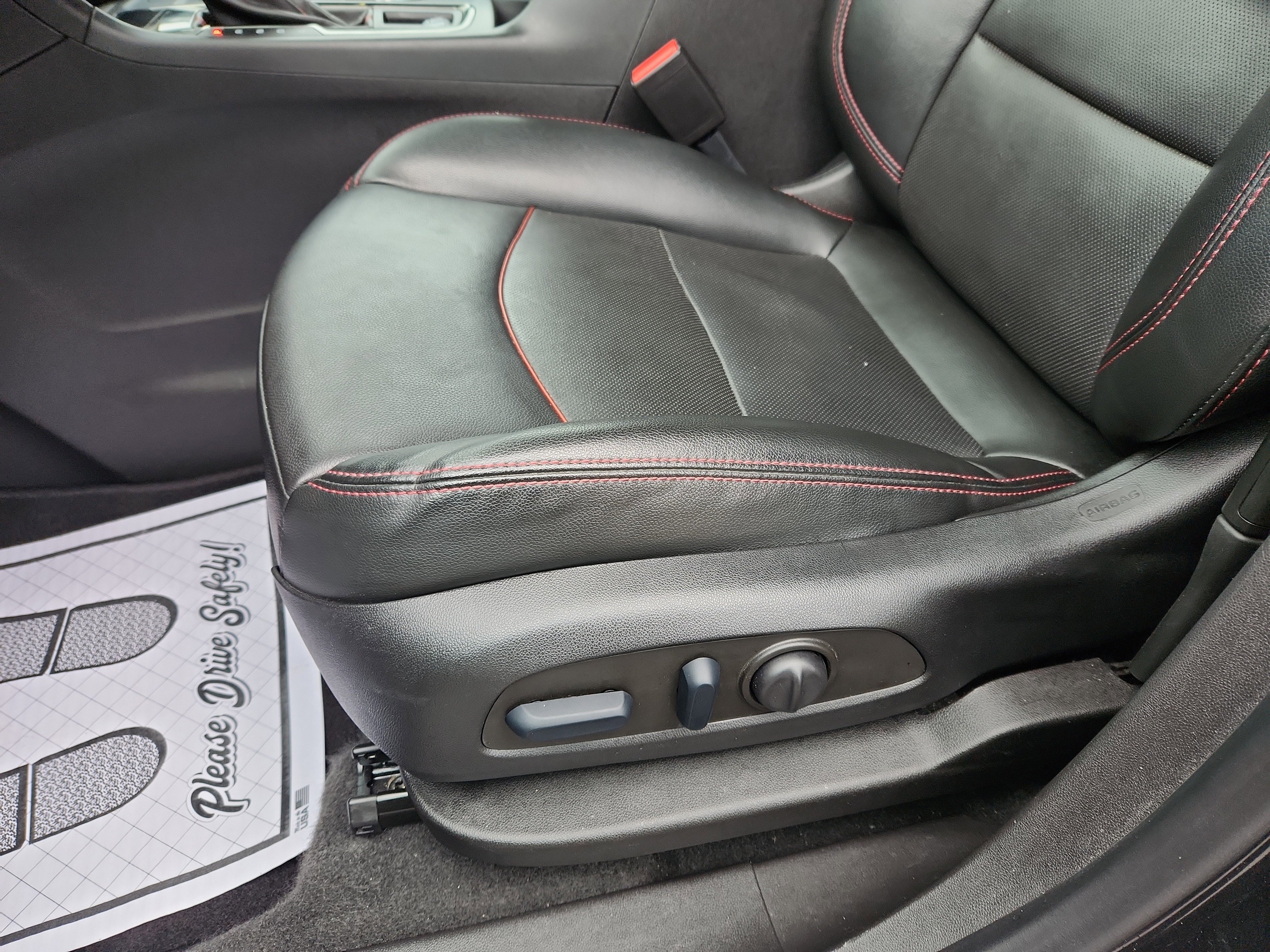 Used 2022 Chevrolet Equinox RS w/ RS Leather Package image 25