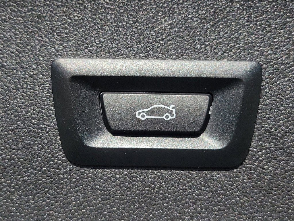 Used 2023 BMW iX xDrive50 image 27