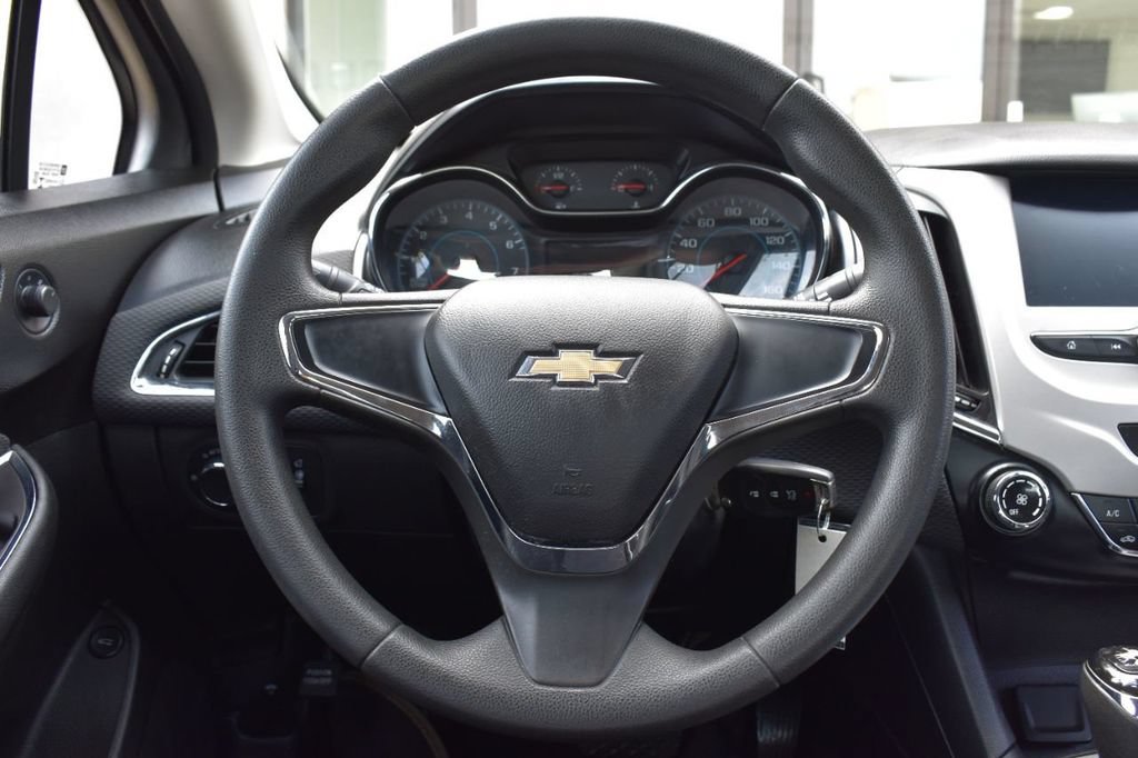 Used 2017 Chevrolet Cruze LS FWD image 25
