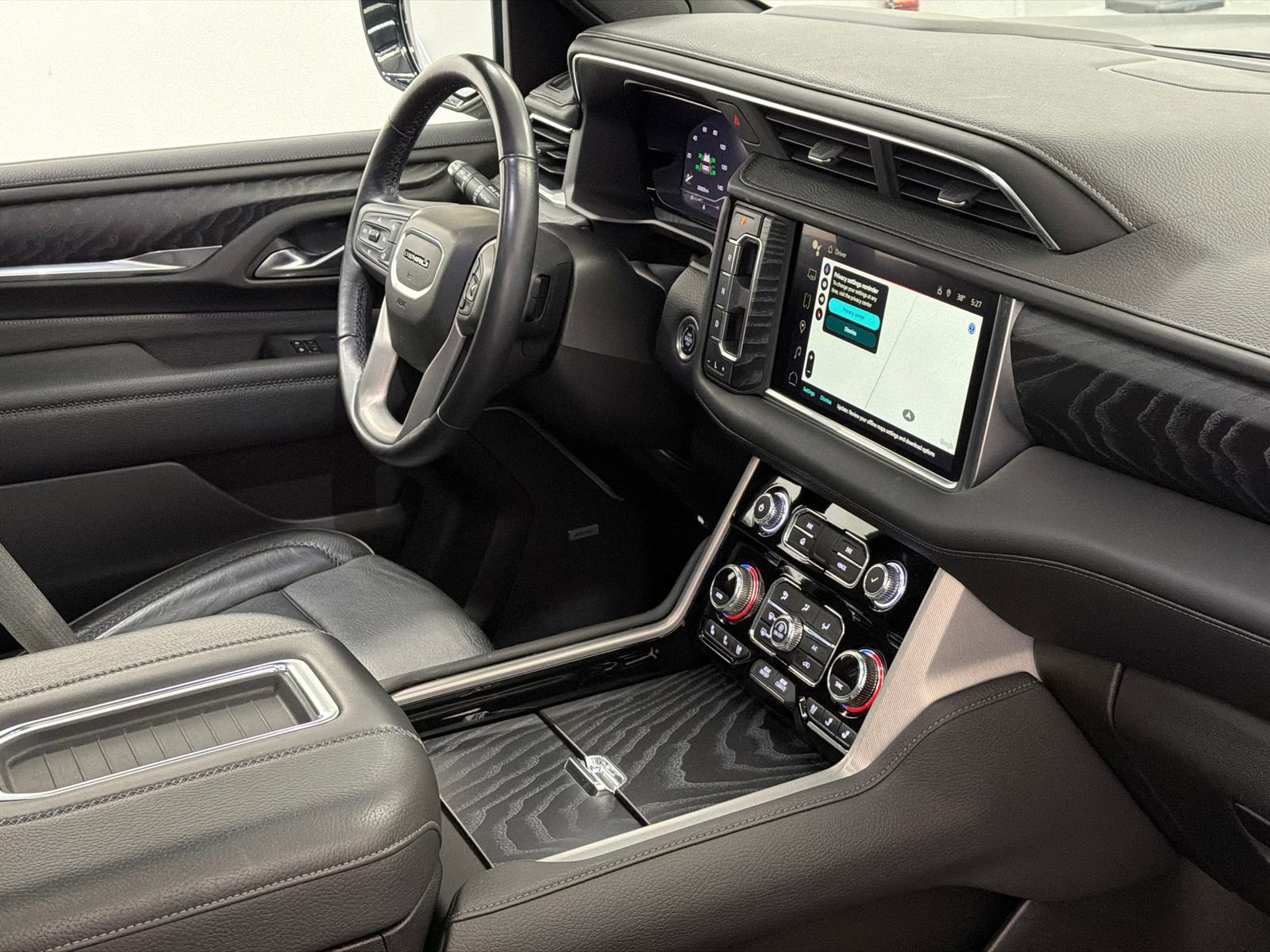 Used 2022 GMC Yukon XL Denali image 12