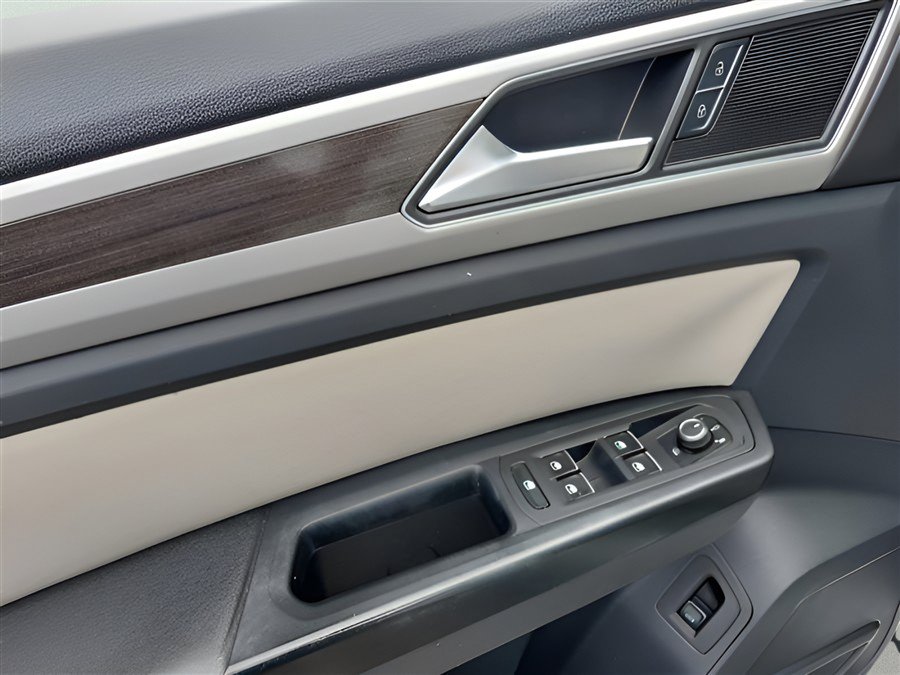 Used 2018 Volkswagen Atlas SEL FWD image 18