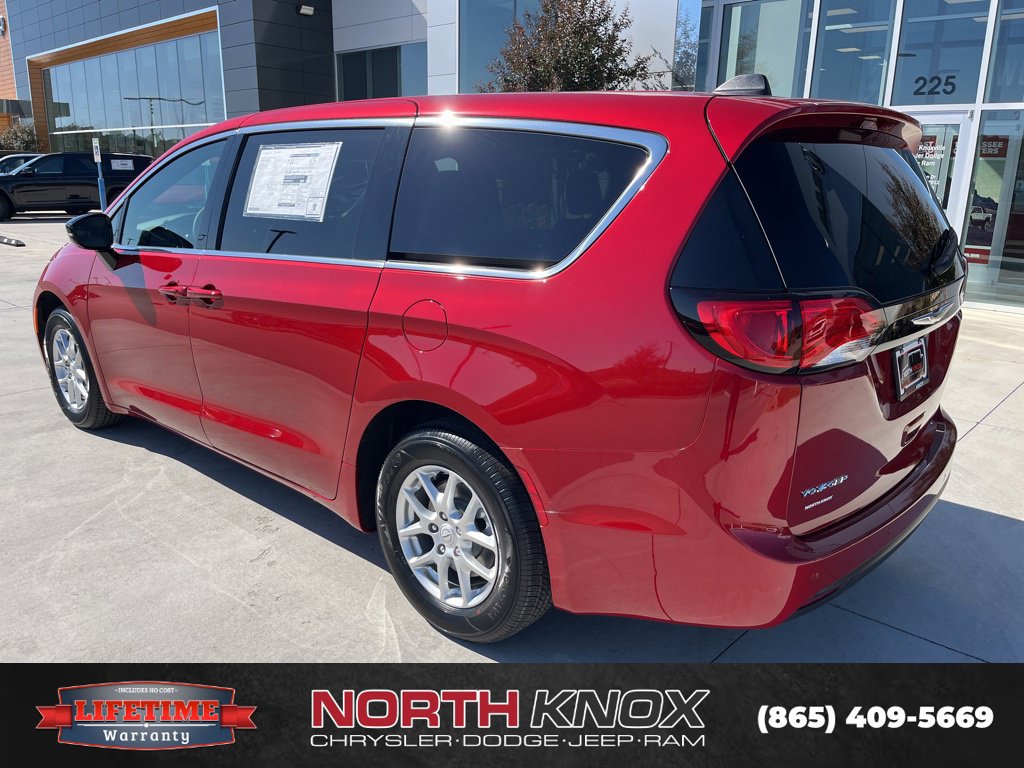 New 2026 Chrysler Voyager LX FWD image 17