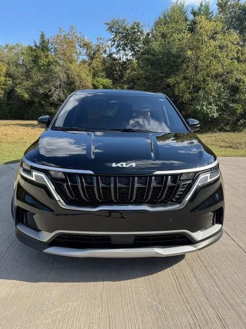 Used 2024 Kia Carnival EX image 2