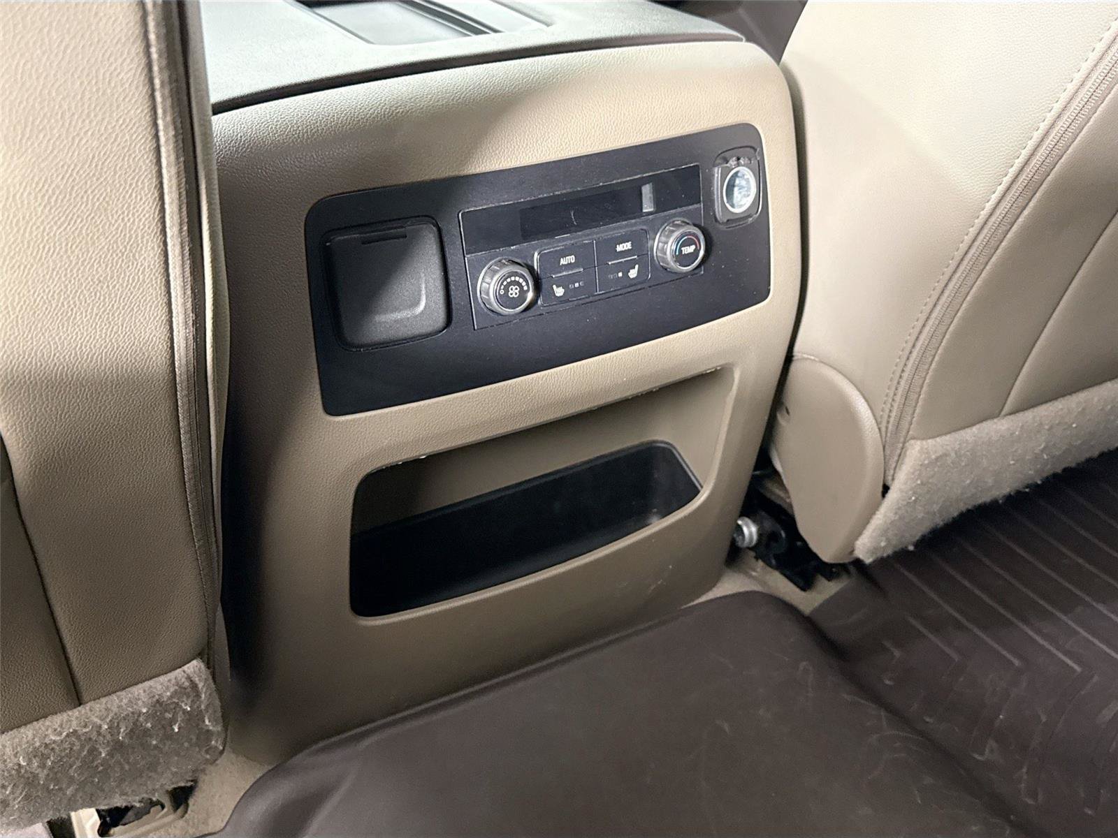 Used 2020 Chevrolet Tahoe LT w/ Luxury Package RWD image 39