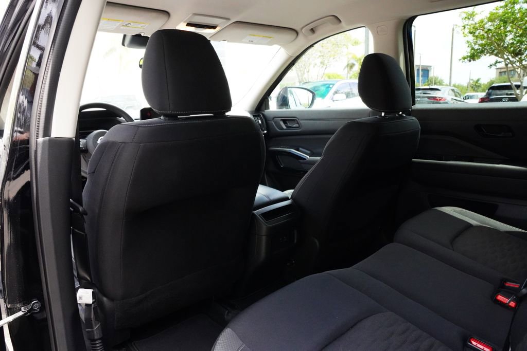 Used 2023 Nissan Pathfinder S image 15