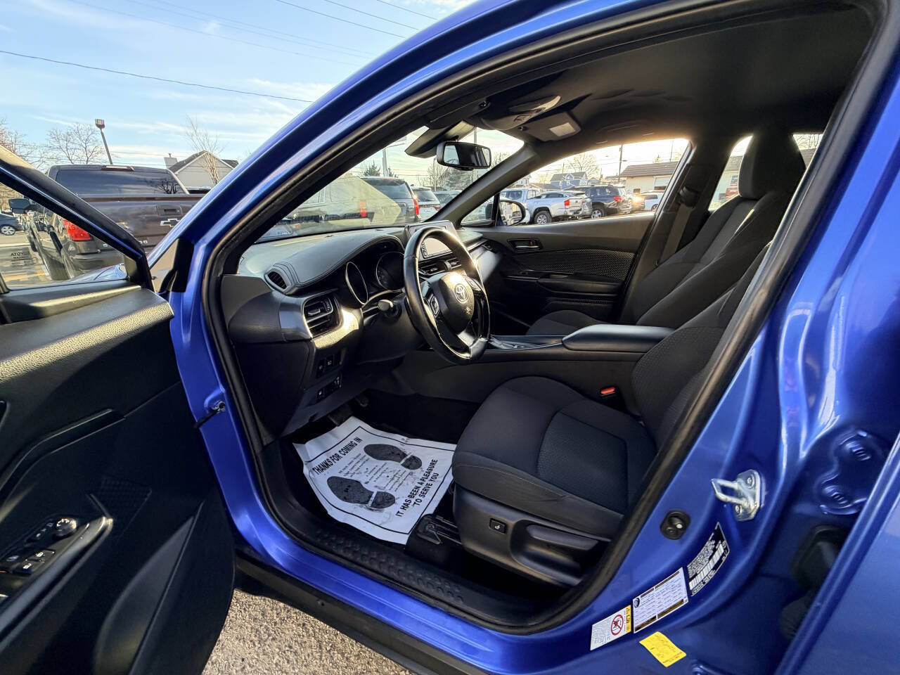 Used 2018 Toyota C-HR XLE 4dr Crossover image 27