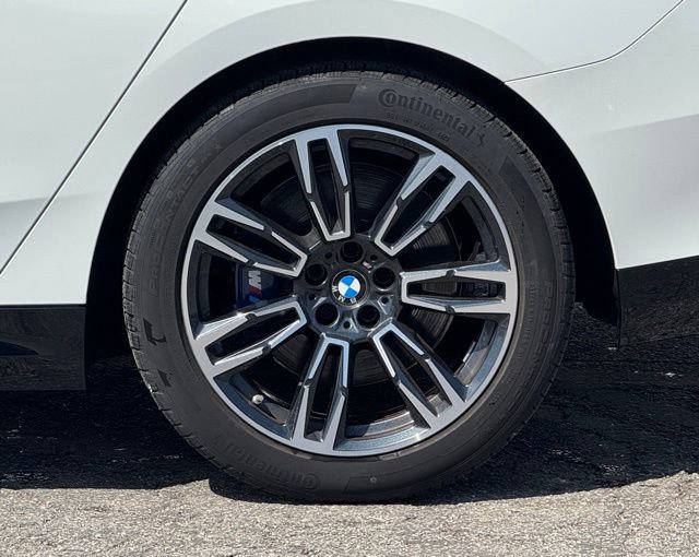 Used 2024 BMW 540i xDrive w/ Premium Package image 3
