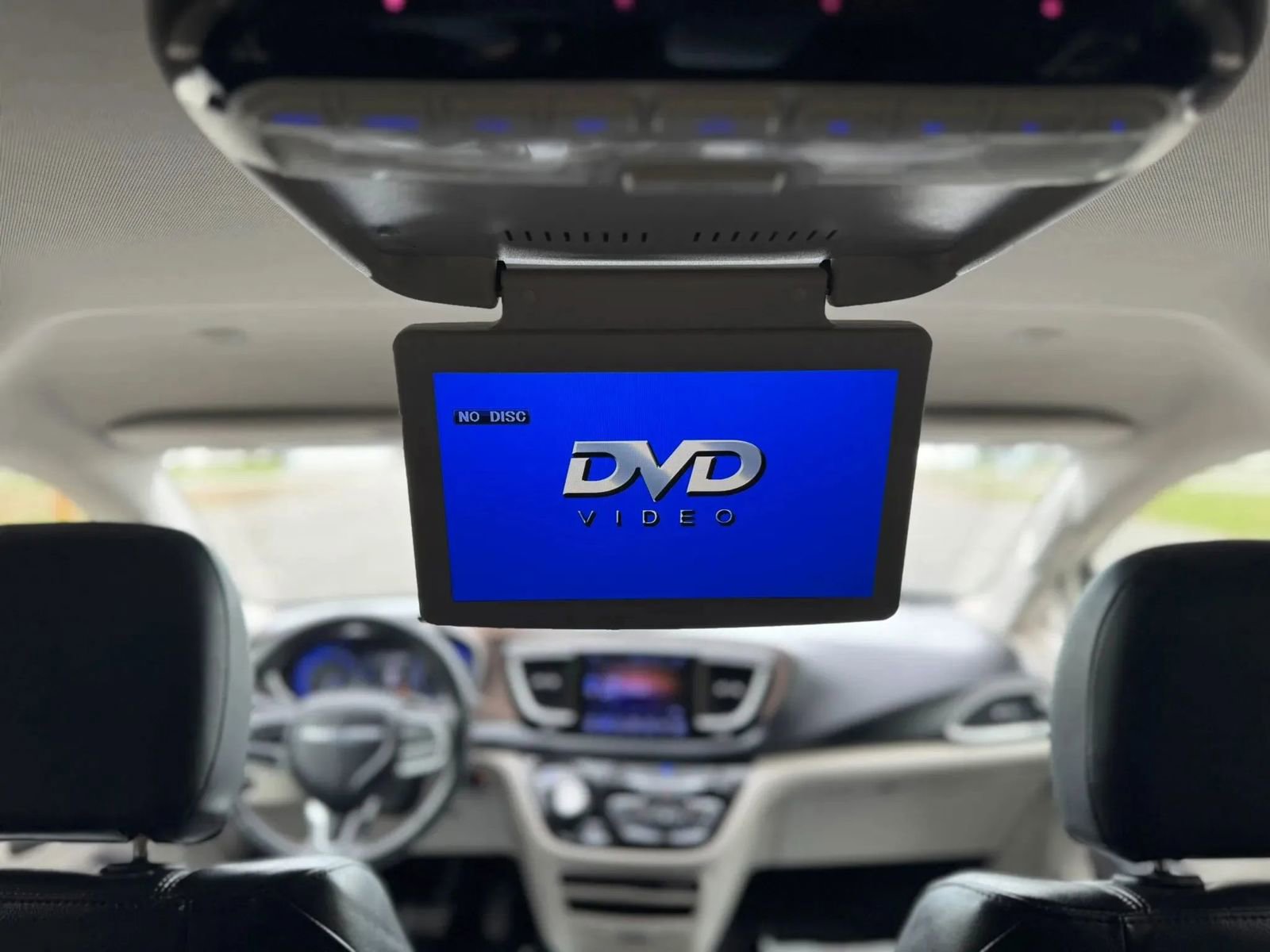 Used 2017 Chrysler Pacifica Touring-L FWD image 35