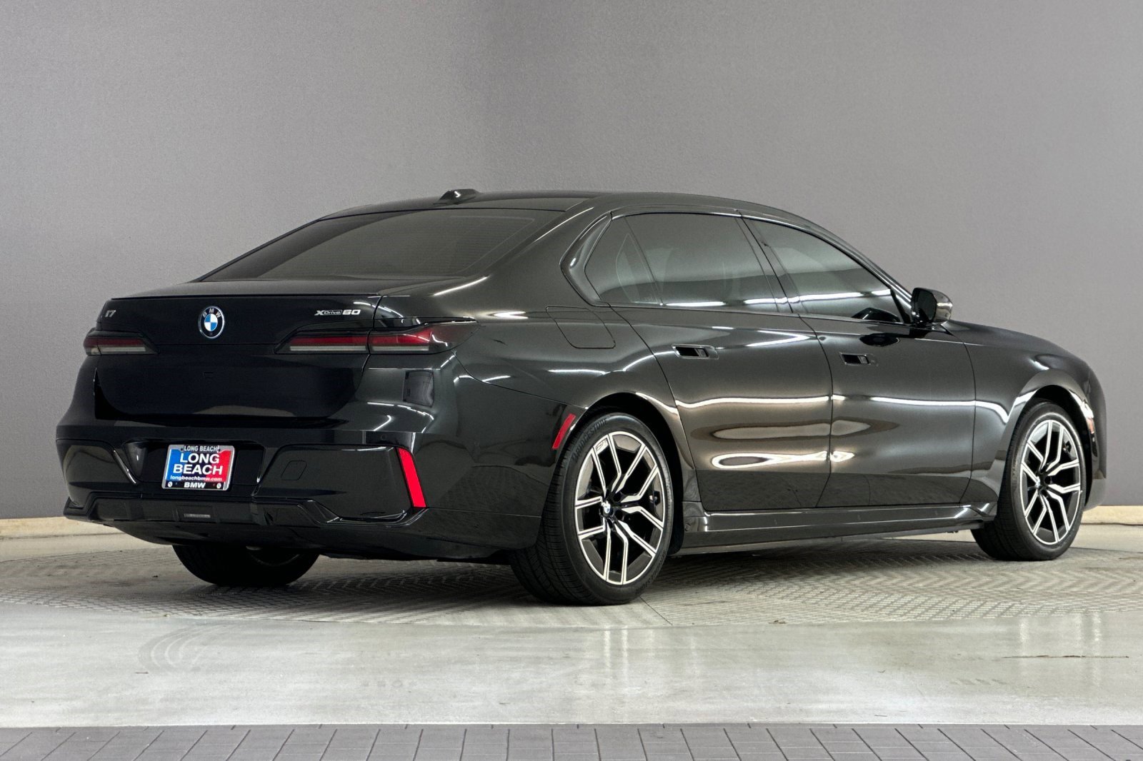 Certified 2024 BMW i7 xDrive60 AWD/4WD image 8