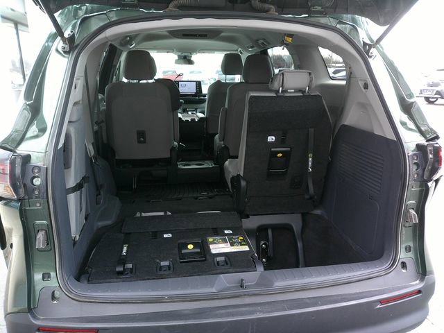 Used 2024 Toyota Sienna LE image 25