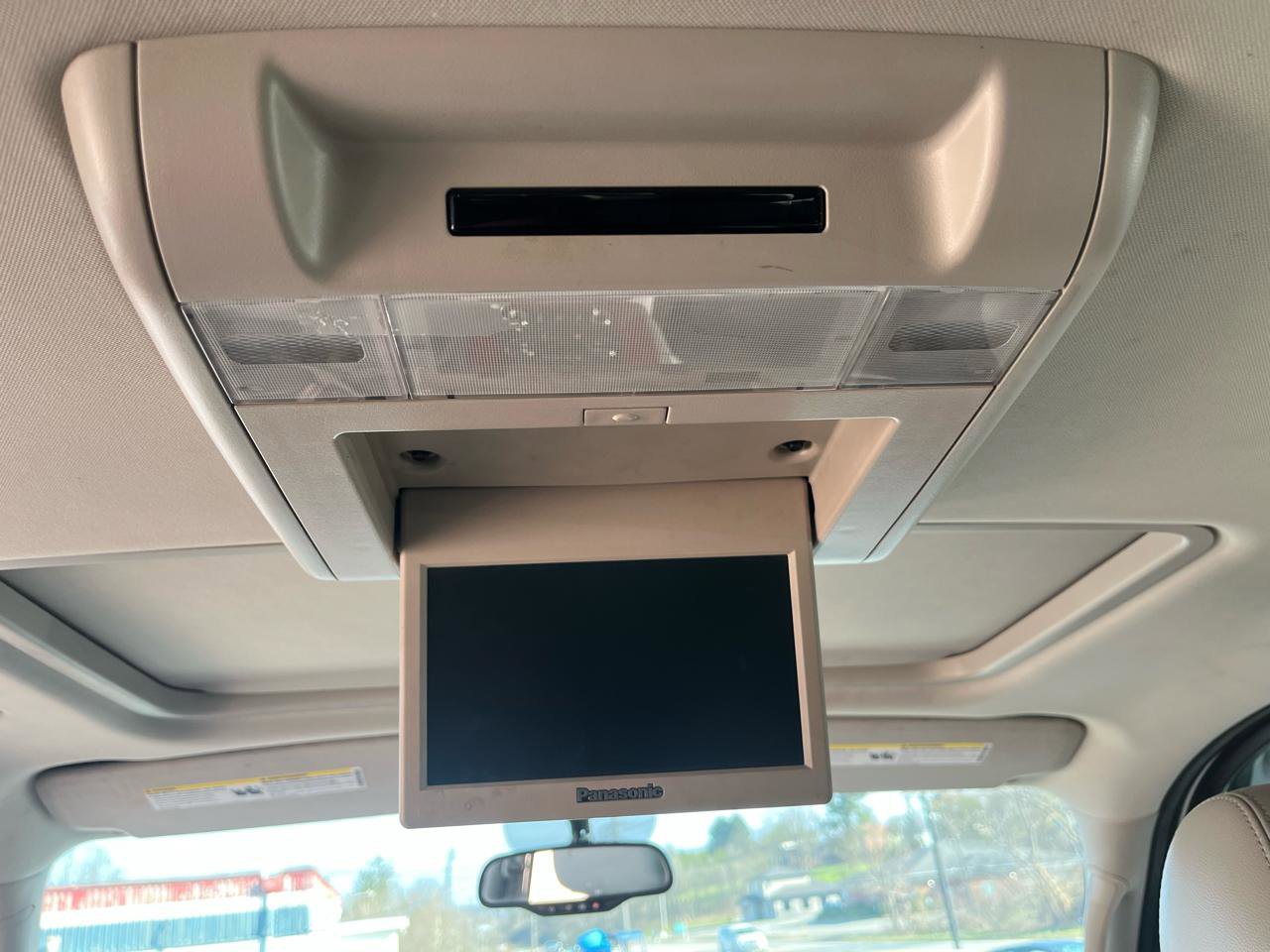 Used 2010 Chevrolet Suburban LTZ AWD/4WD image 24