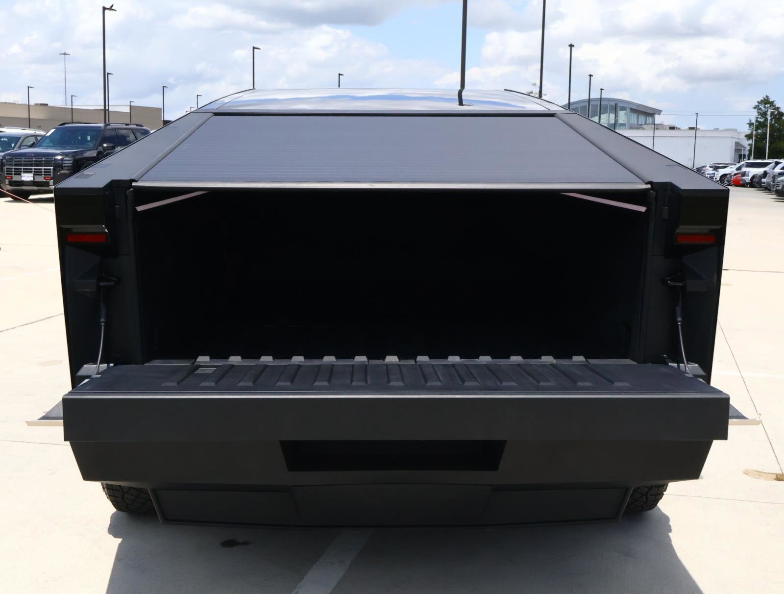 Used 2025 Tesla Cybertruck Cyberbeast AWD/4WD image 8