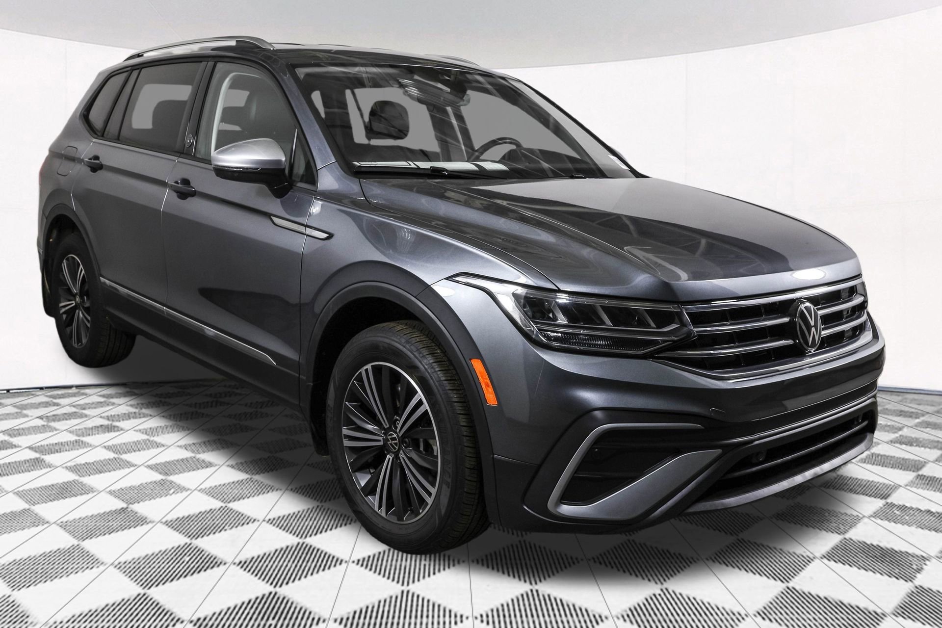 Used 2024 Volkswagen Tiguan Wolfsburg Edition image 10