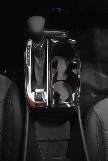 Used 2025 Chevrolet Trax LT FWD image 27