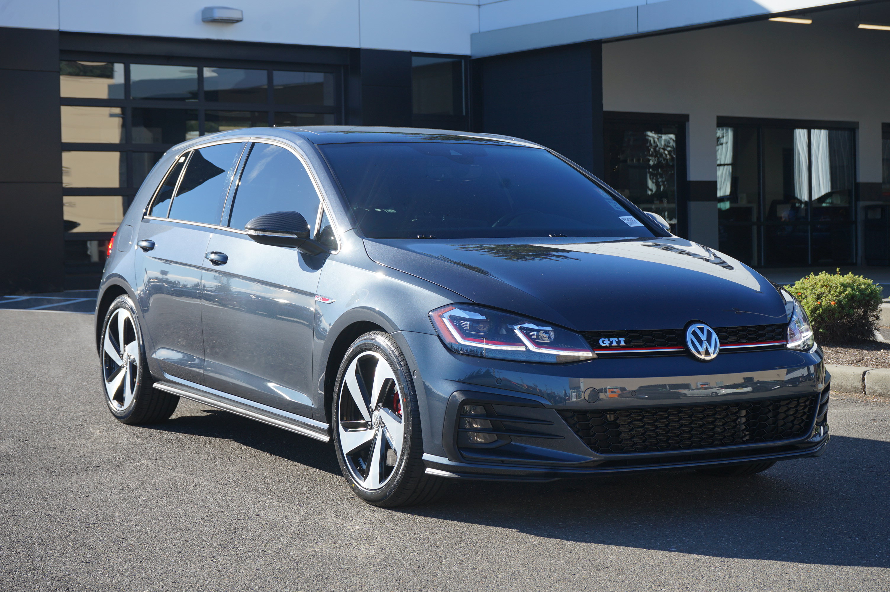 Used 2018 Volkswagen GTI Autobahn FWD image 1