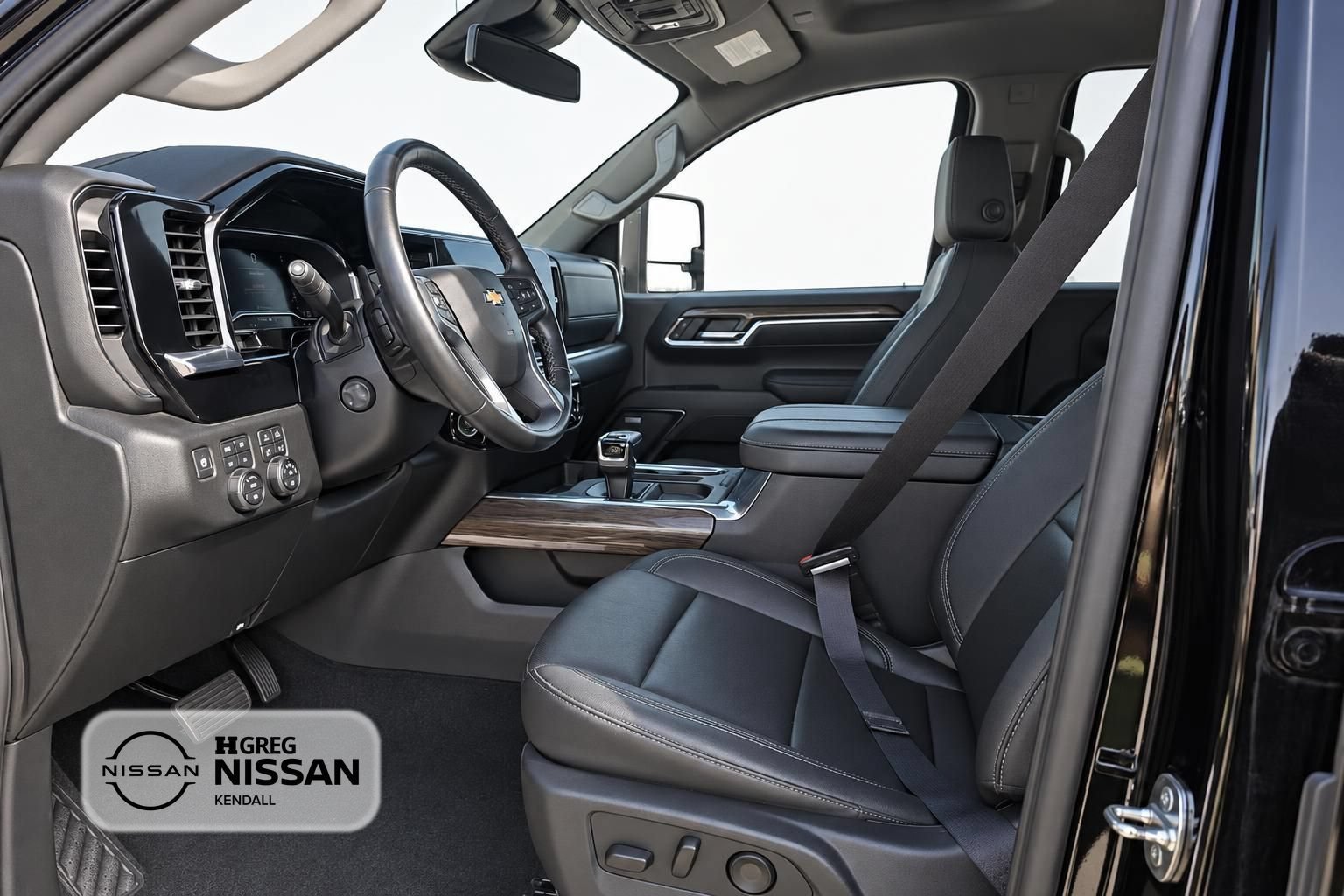 Used 2024 Chevrolet Silverado 1500 LTZ AWD/4WD image 6