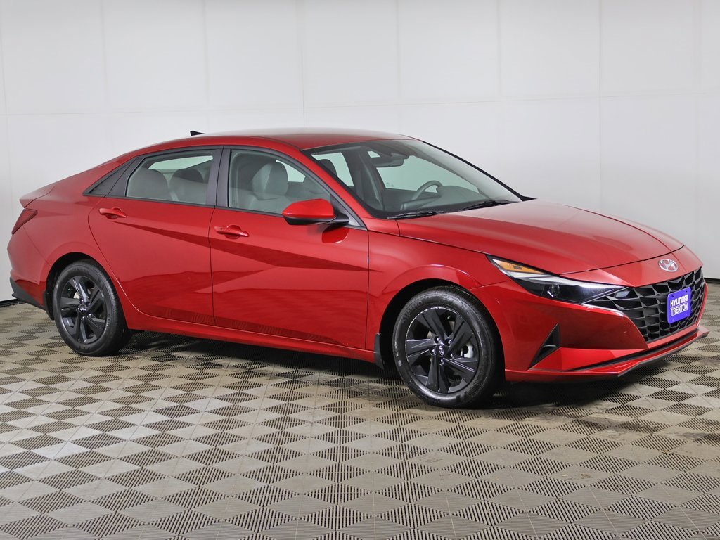 Certified 2023 Hyundai Elantra SEL image 2