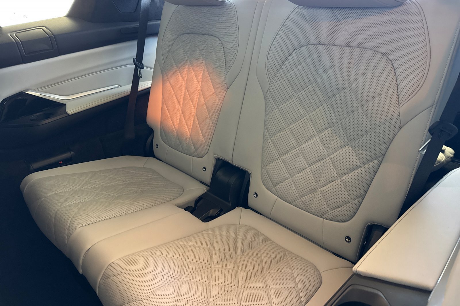 Used 2024 BMW X7 xDrive40i w/ M Sport Package AWD/4WD image 18