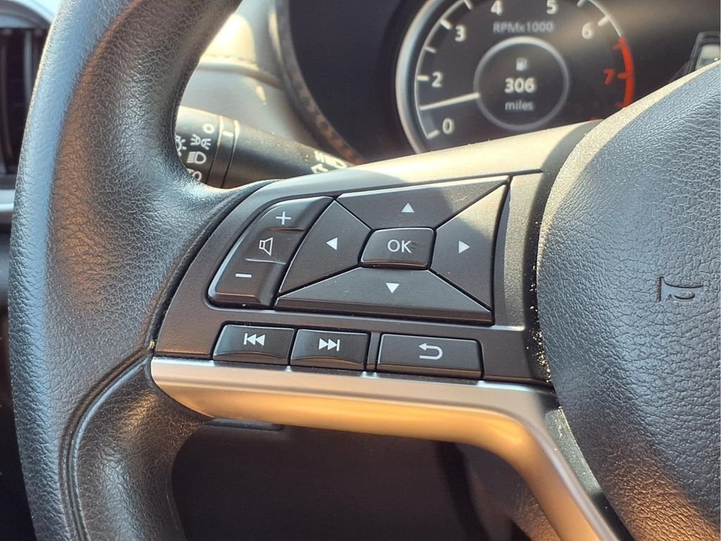 Used 2021 Nissan Versa SV FWD image 12