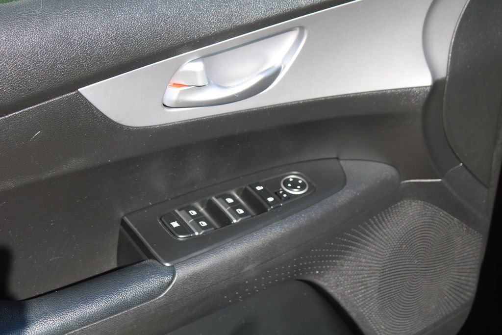 Certified 2023 Kia Forte LXS image 18