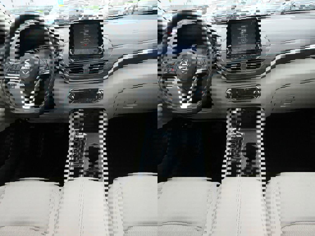 Used 2025 Nissan Altima 2.5 SV image 14