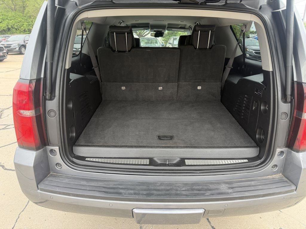 Used 2018 Chevrolet Suburban LT w/ Luxury Package AWD/4WD image 8